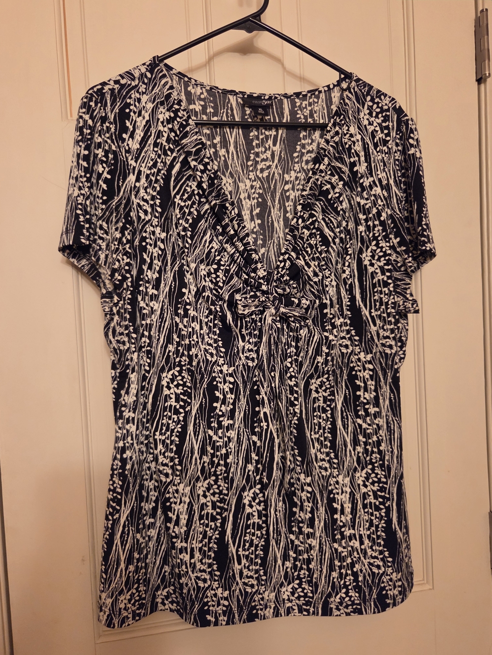 Women’s Black & White V-Neck Knot Front Top